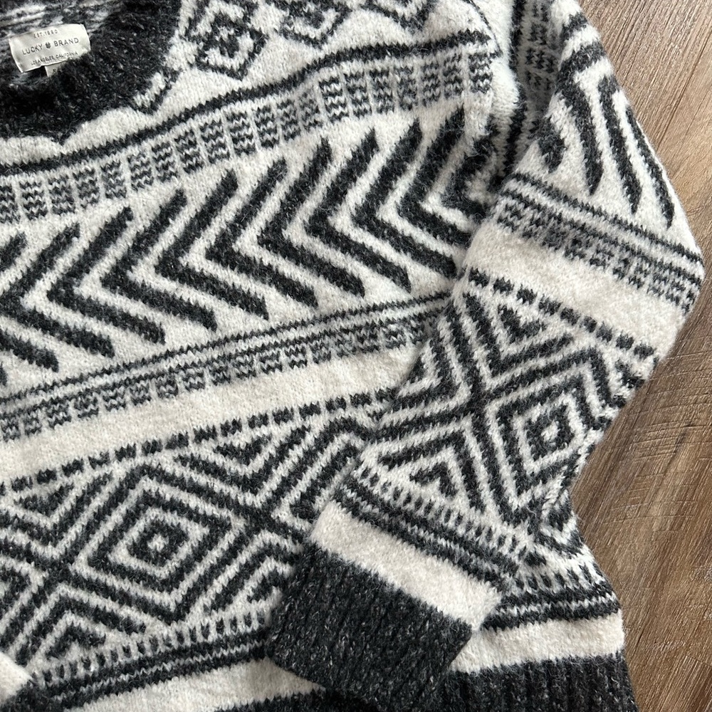 Lucky Brand Charcoal Grey and Off White Geometric Crewneck Sweater - Picture 6 of 9